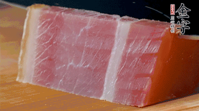 金字火腿切片。