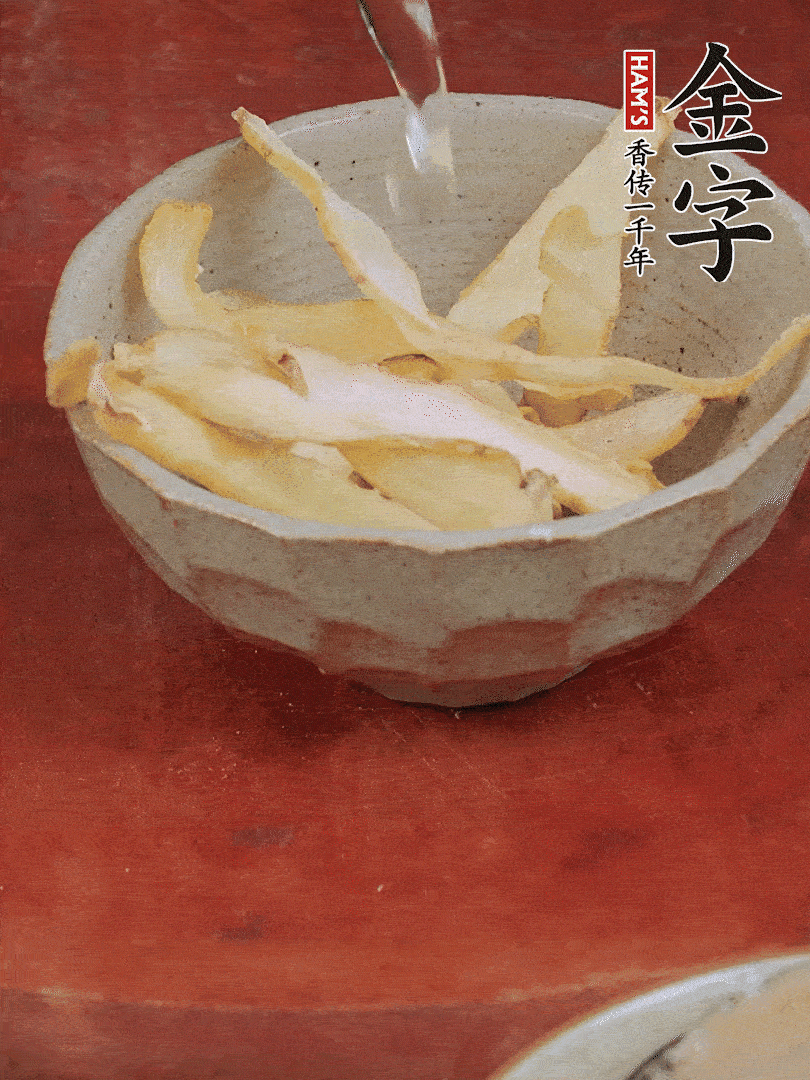 玉竹、花菇分別清水泡發(fā)。