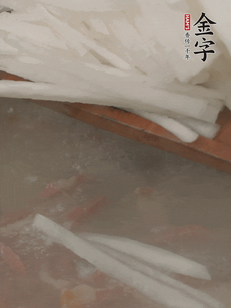 放蘿卜絲，燉5分鐘。