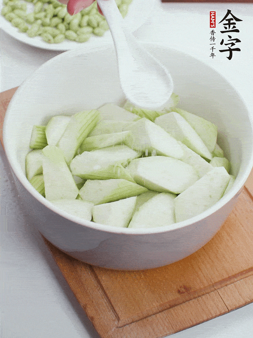 水中加1勺鹽浸泡，防止變黑。