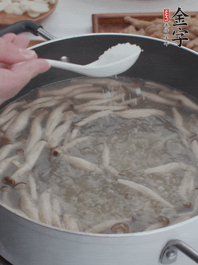 1勺鹽、一點胡椒粉調味。
