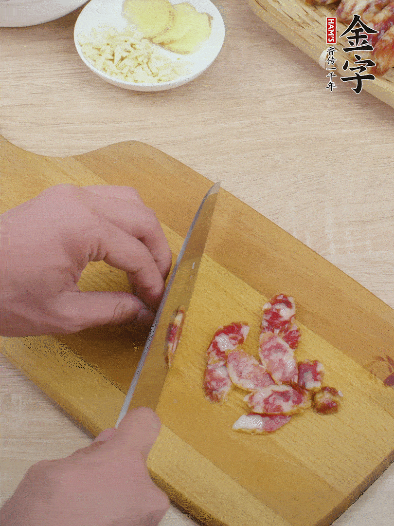 金字土香腸切片。