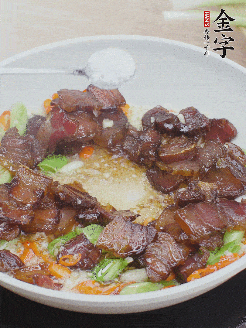 下醬油肉，一點(diǎn)生抽、白糖調(diào)味。