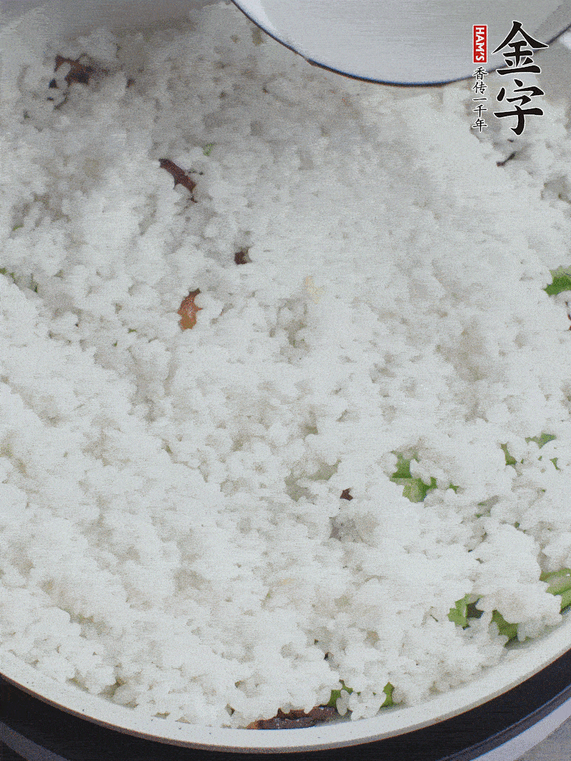 放一碗水，蓋蓋燜煮。
