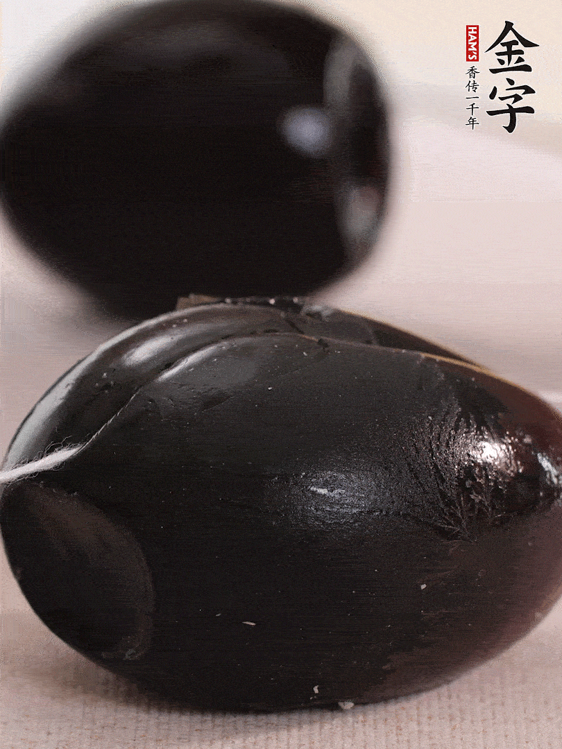 娃娃菜金針菇去跟洗凈，皮蛋改刀。