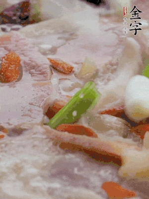 最后下枸杞、蒜白。