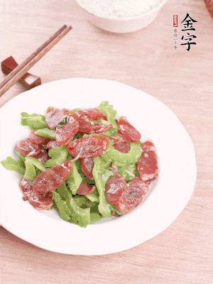 一小撮糖調(diào)味。
