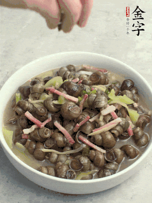 出鍋，撒點蔥花。
