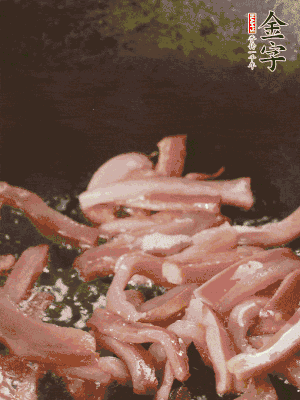 再放豌豆苗翻炒均勻。