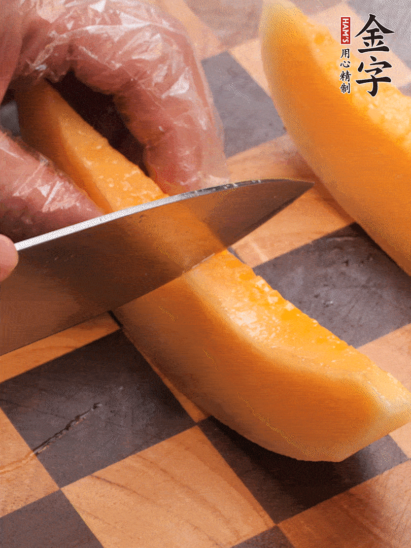 火腿包裹哈密瓜，按圓形擺放