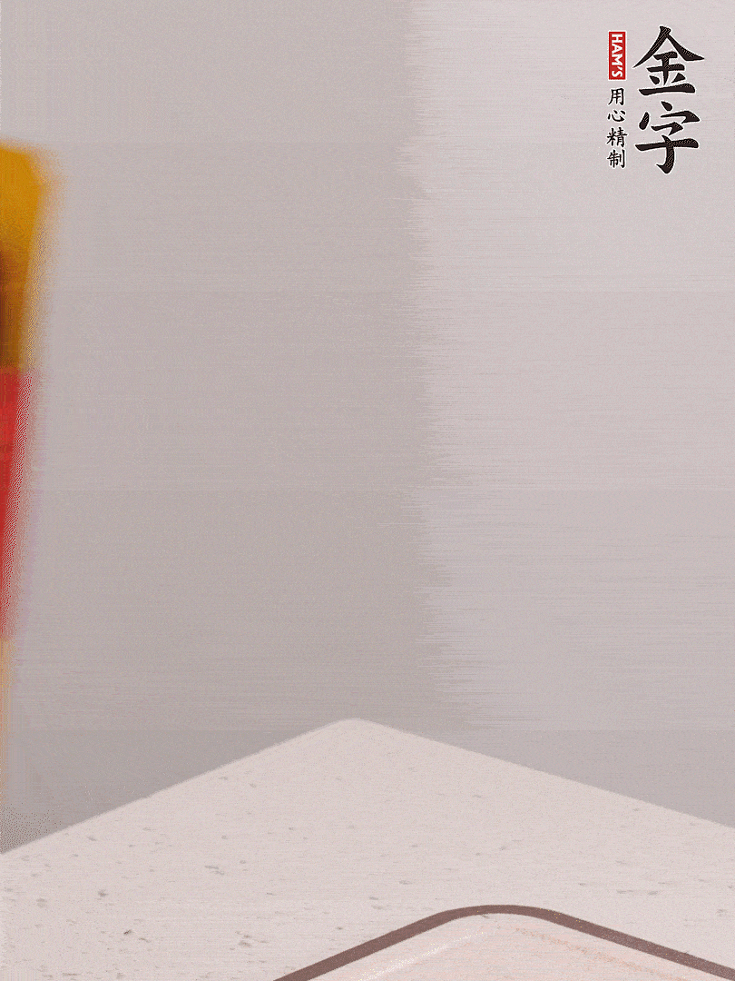 金字火腿切片，溫水浸泡5分鐘，將牛腩放鍋中，倒入比食材多2倍的清水，加姜焯水