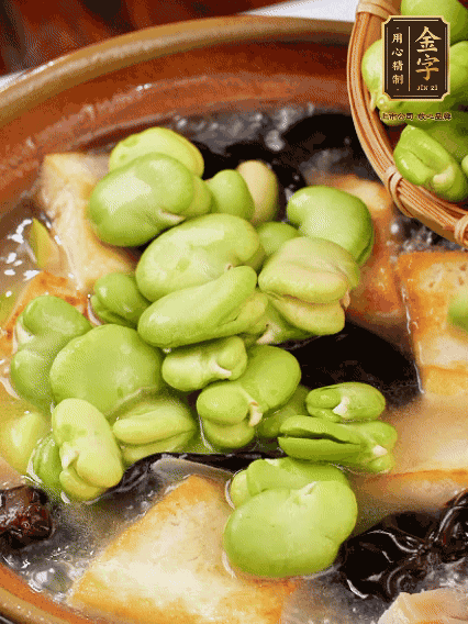 最后可以放豆瓣、木耳煮熟，依照個人口味加點鹽調(diào)味